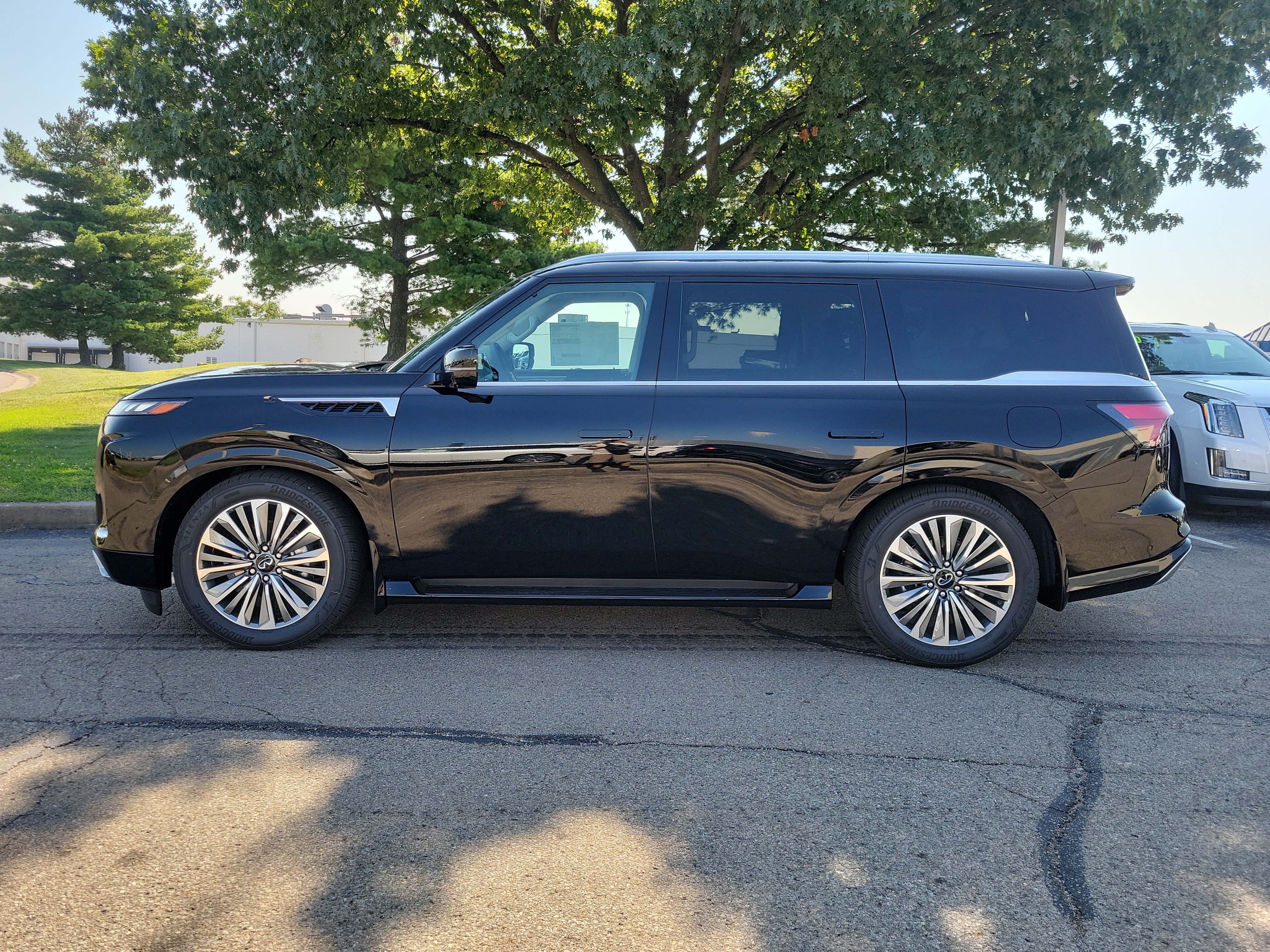 New 2027 INFINITI QX80 LUXE SUV