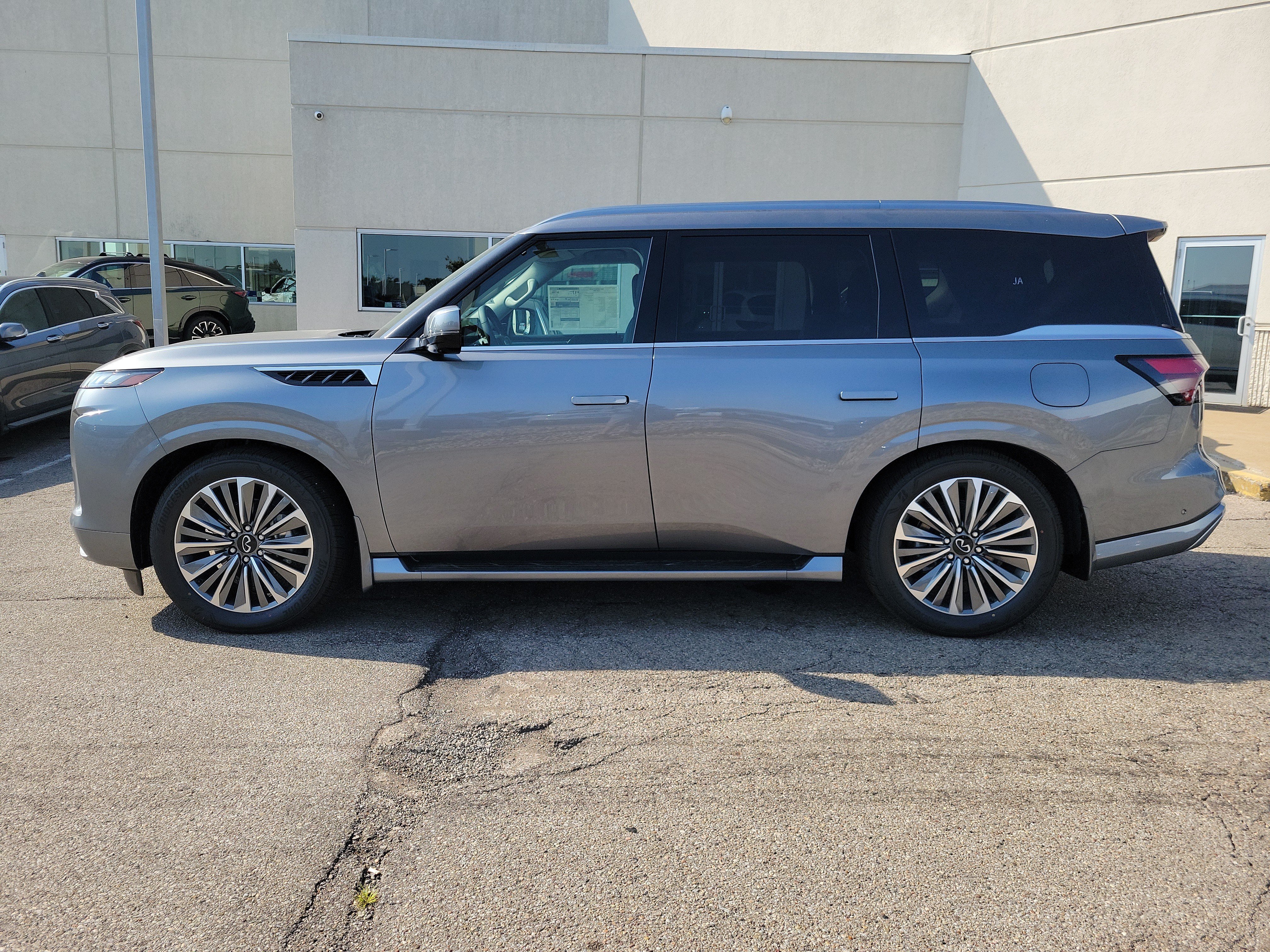 New 2027 INFINITI QX80 LUXE SUV
