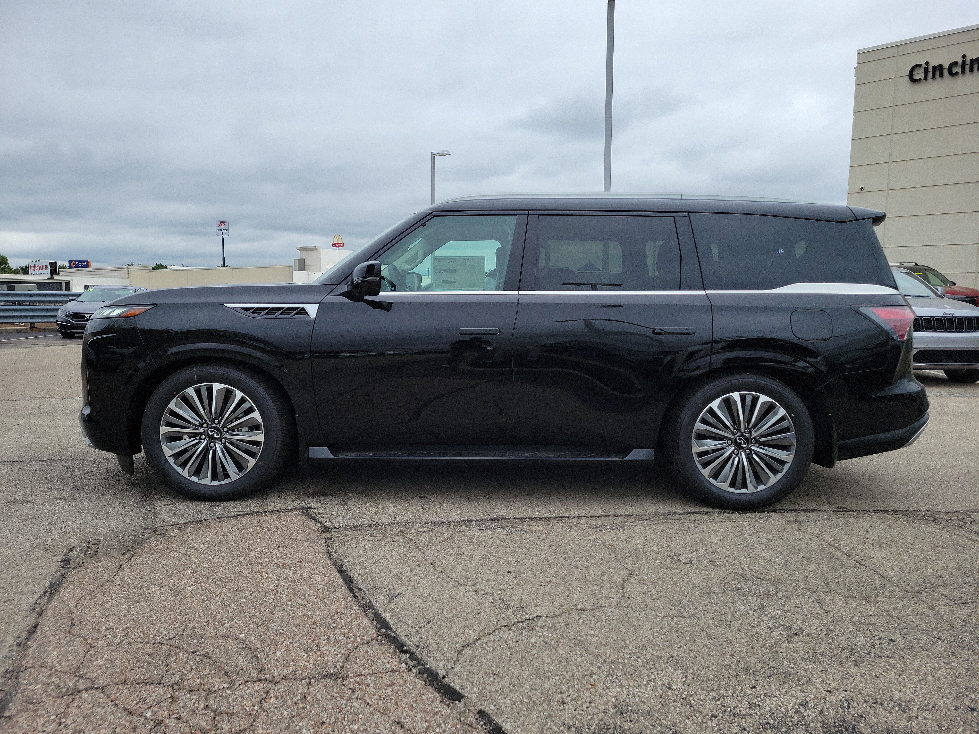 New 2027 INFINITI QX80 LUXE SUV
