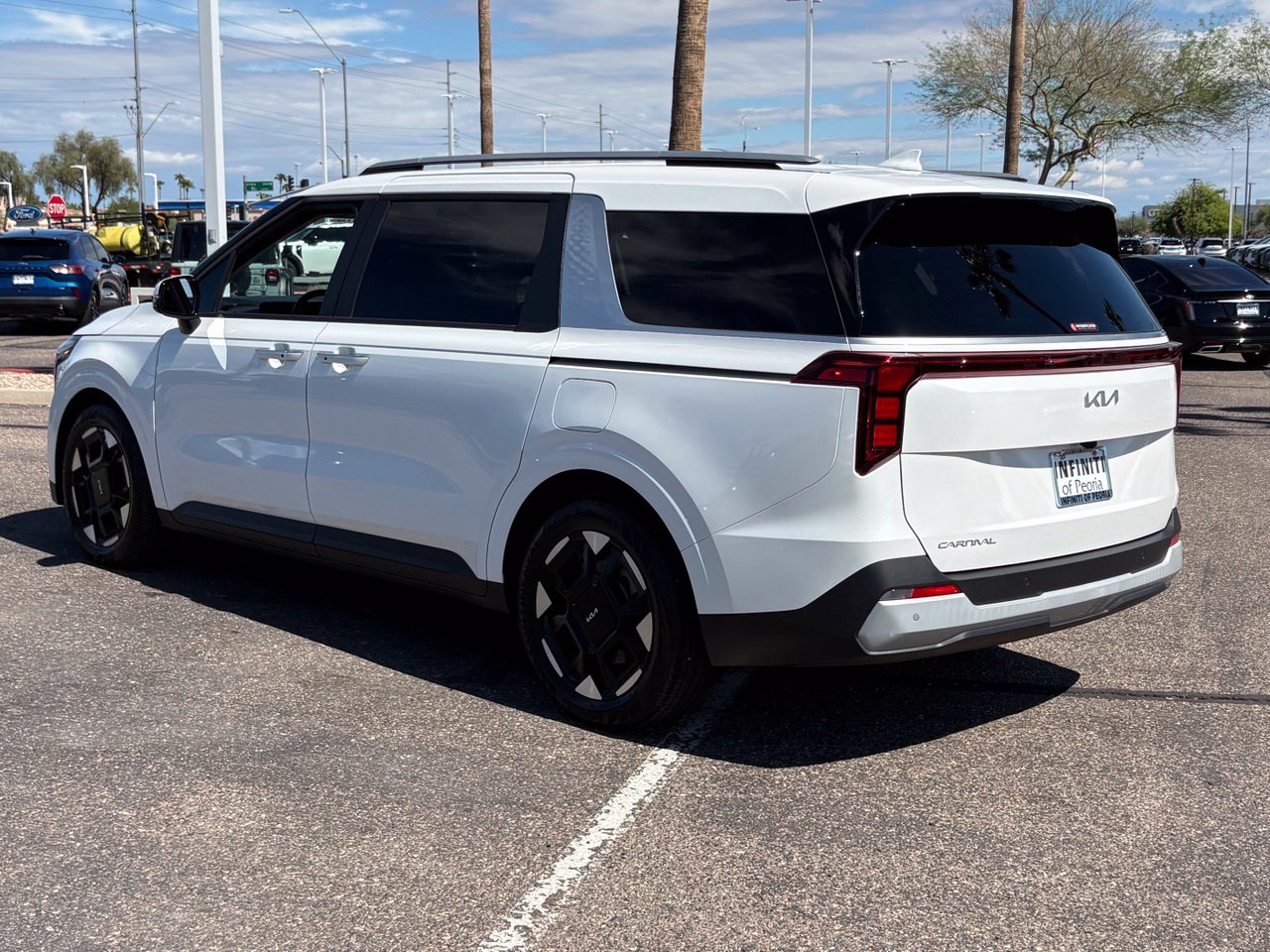 Used 2025 Kia Carnival EX Minivan/Van