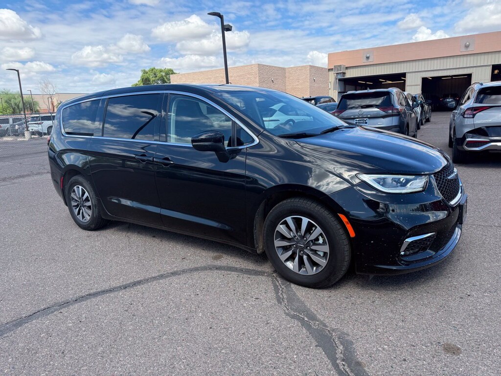 Used 2023 Chrysler Pacifica Plug-In Hybrid Touring L Van Passenger Van