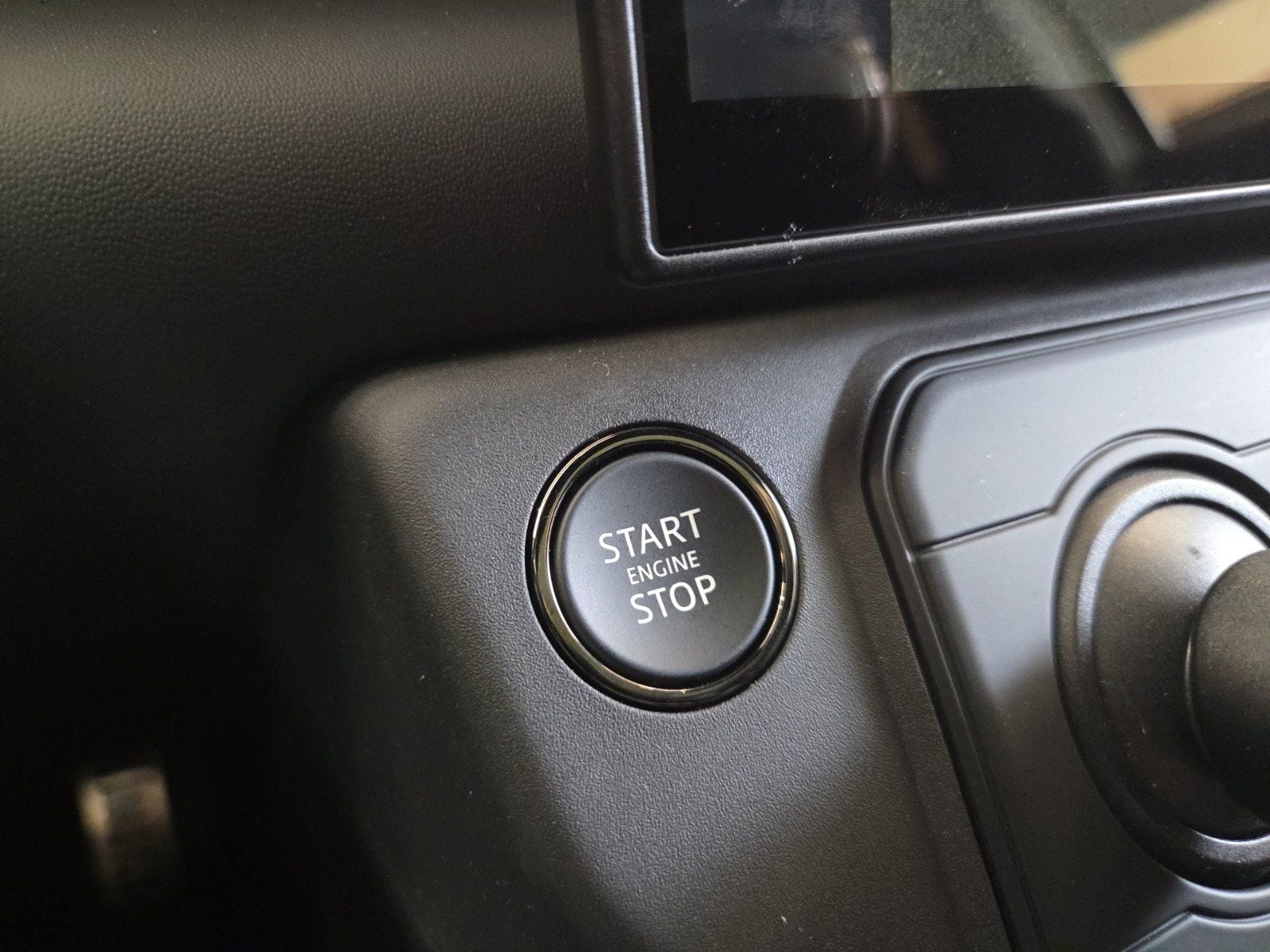 2026 Land Rover Defender OCTA Black - Photo 32