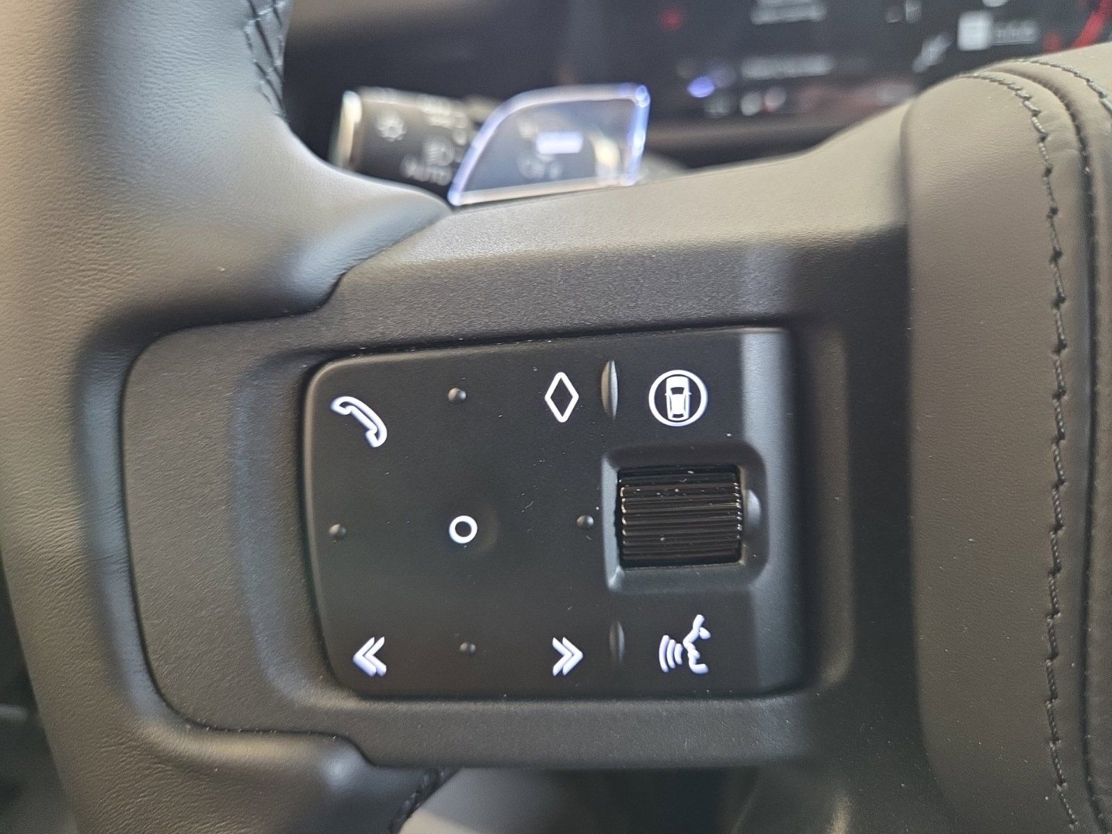 2026 Land Rover Defender OCTA Black - Photo 29
