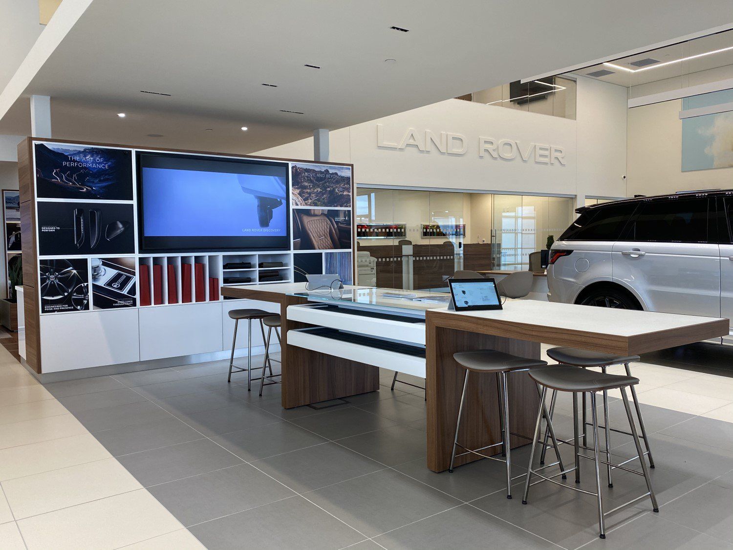 2026 Land Rover Defender OCTA Black - Photo 53