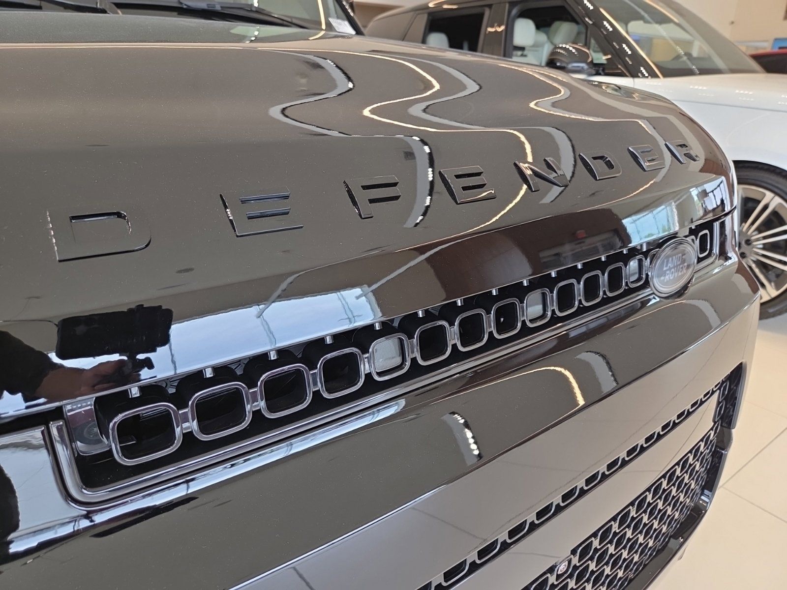2026 Land Rover Defender OCTA Black - Photo 12