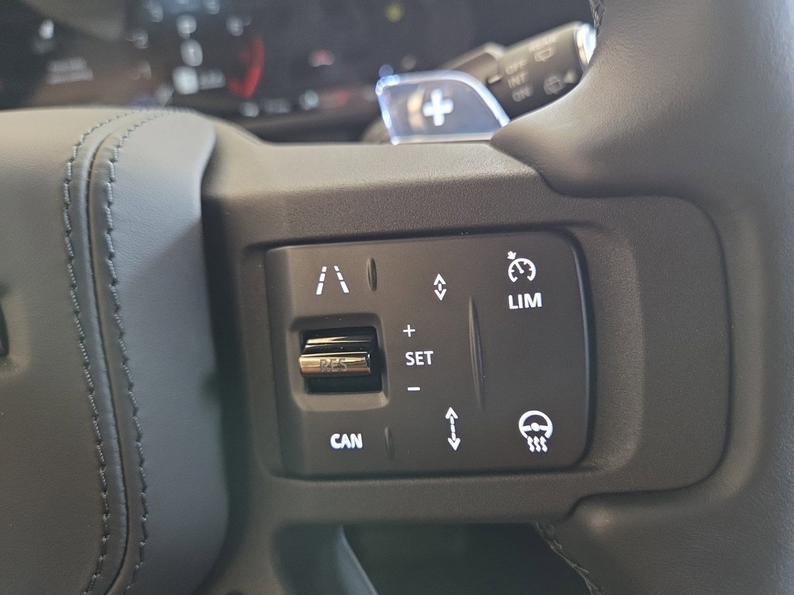 2026 Land Rover Defender OCTA Black - Photo 30