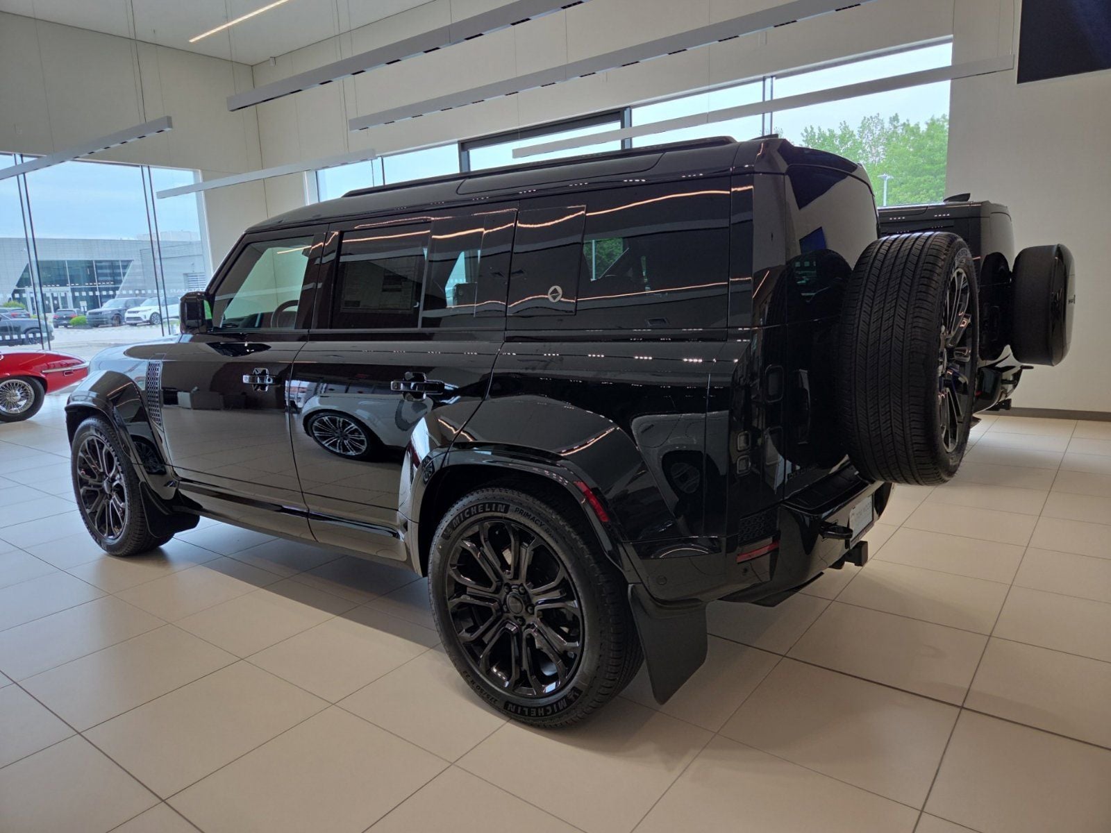 2026 Land Rover Defender OCTA Black - Photo 9