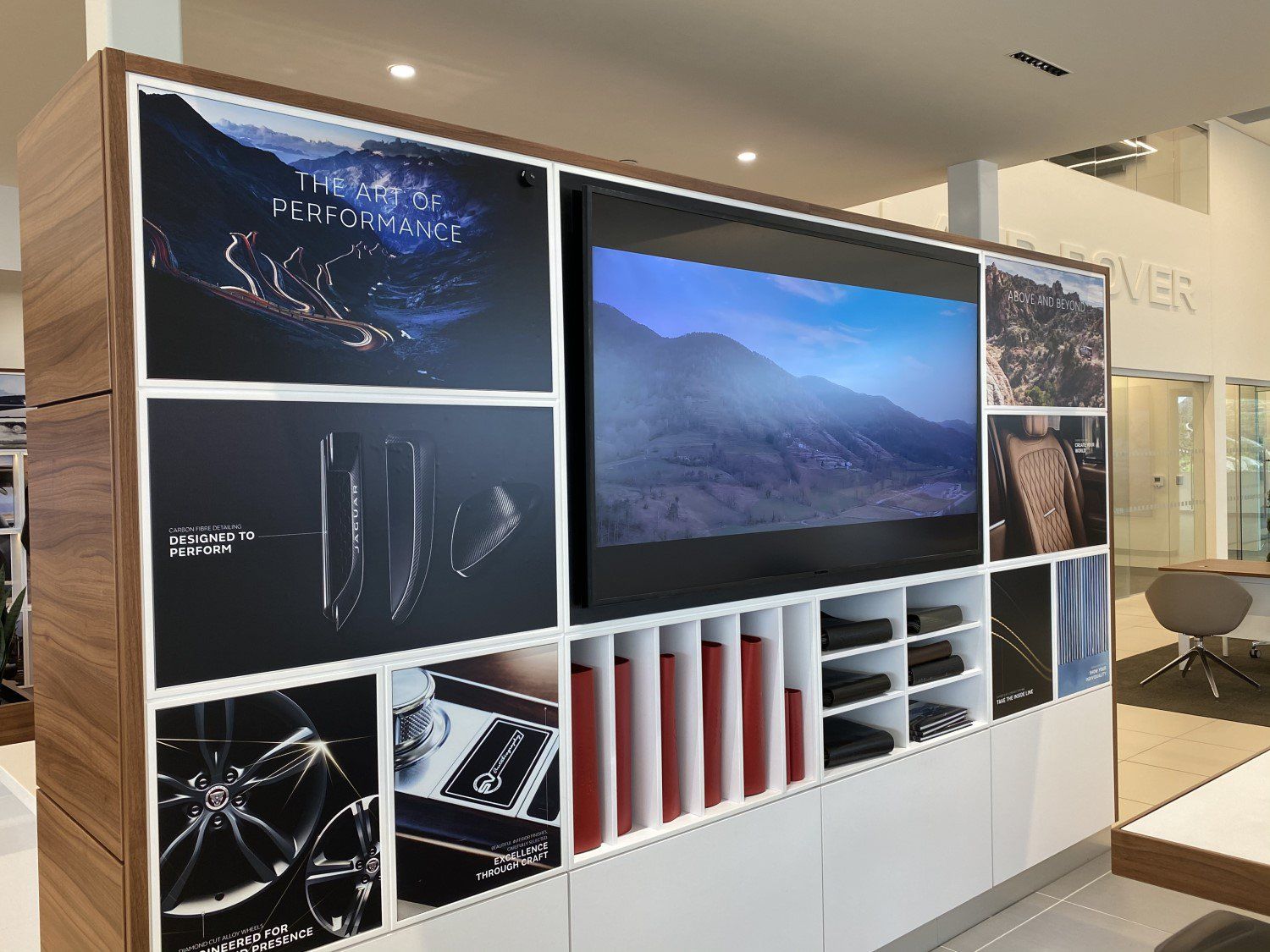 2026 Land Rover Defender OCTA Black - Photo 49