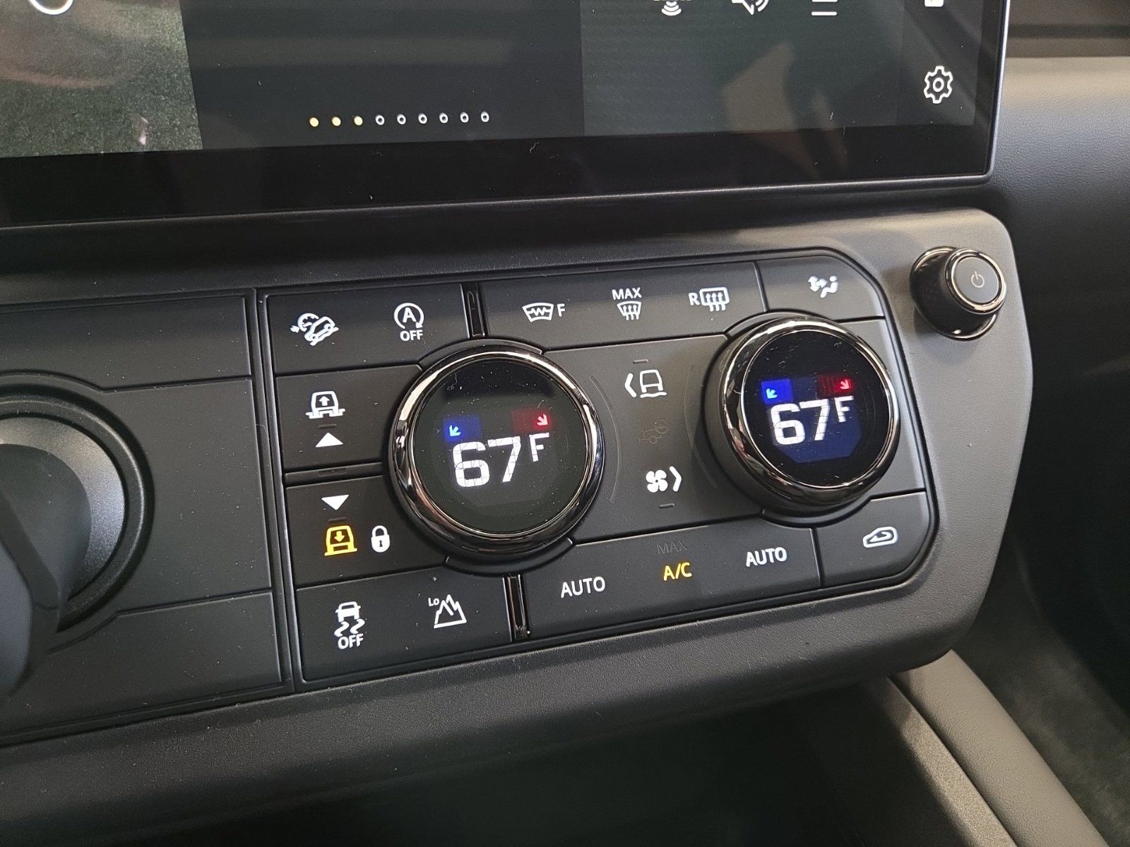 2026 Land Rover Defender OCTA Black - Photo 33