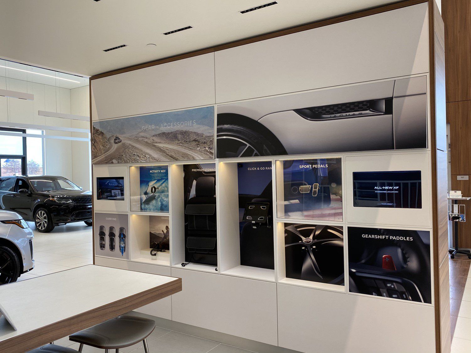 2026 Land Rover Defender OCTA Black - Photo 50