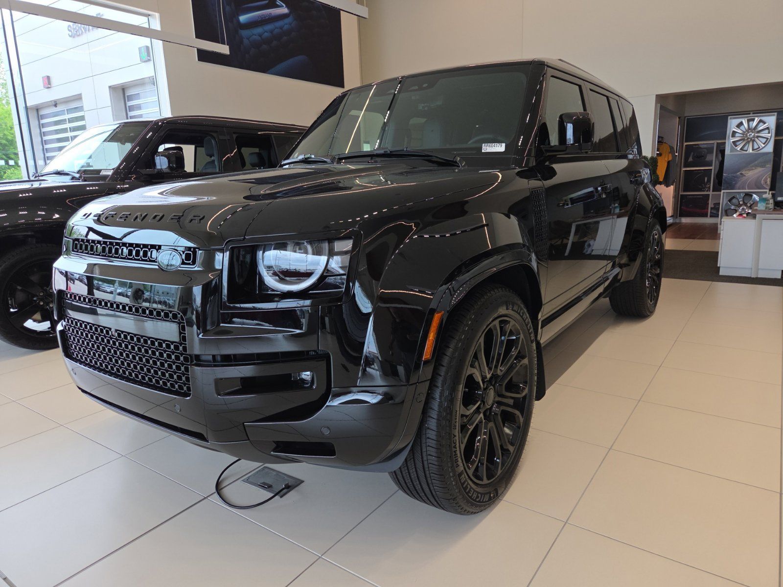 2026 Land Rover Defender OCTA Black - Photo 42