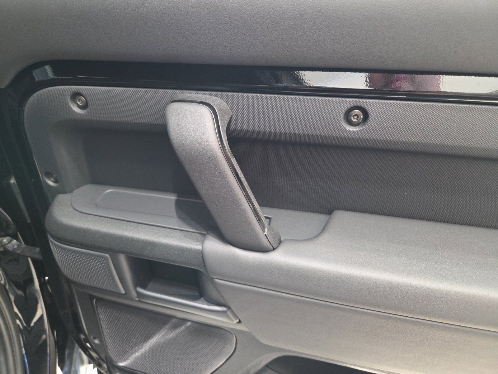 2026 Land Rover Defender OCTA Black - Photo 25