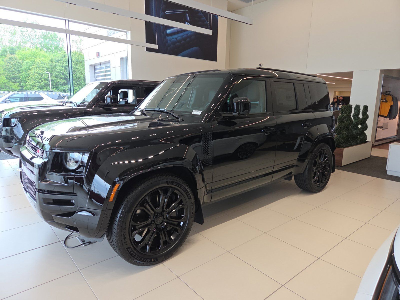 2026 Land Rover Defender OCTA Black - Photo 14