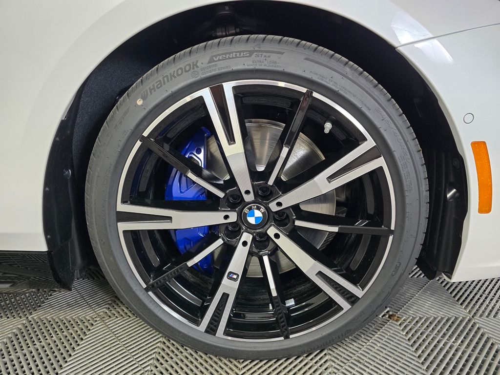 New 2027 BMW 550e xDrive Sedan