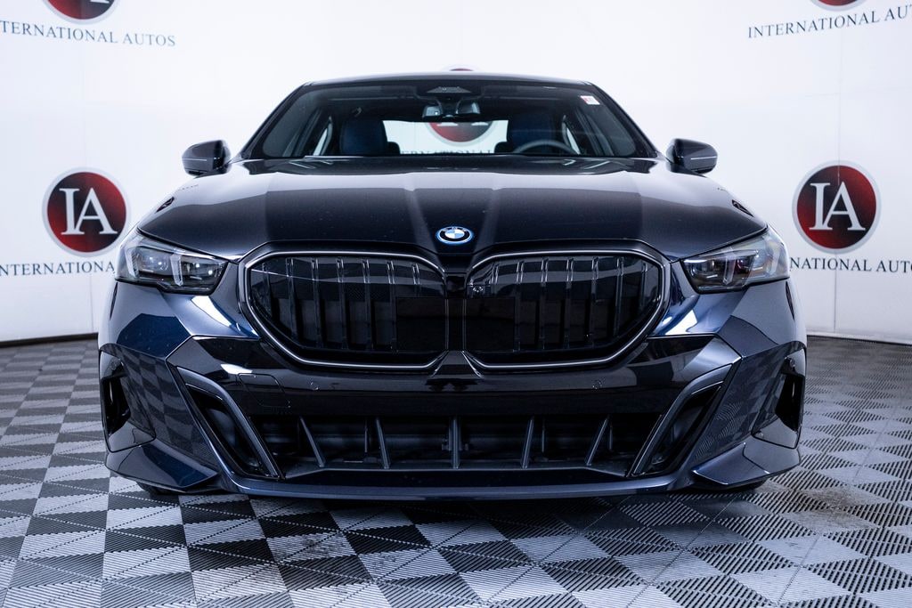 New 2027 BMW 550e xDrive Sedan
