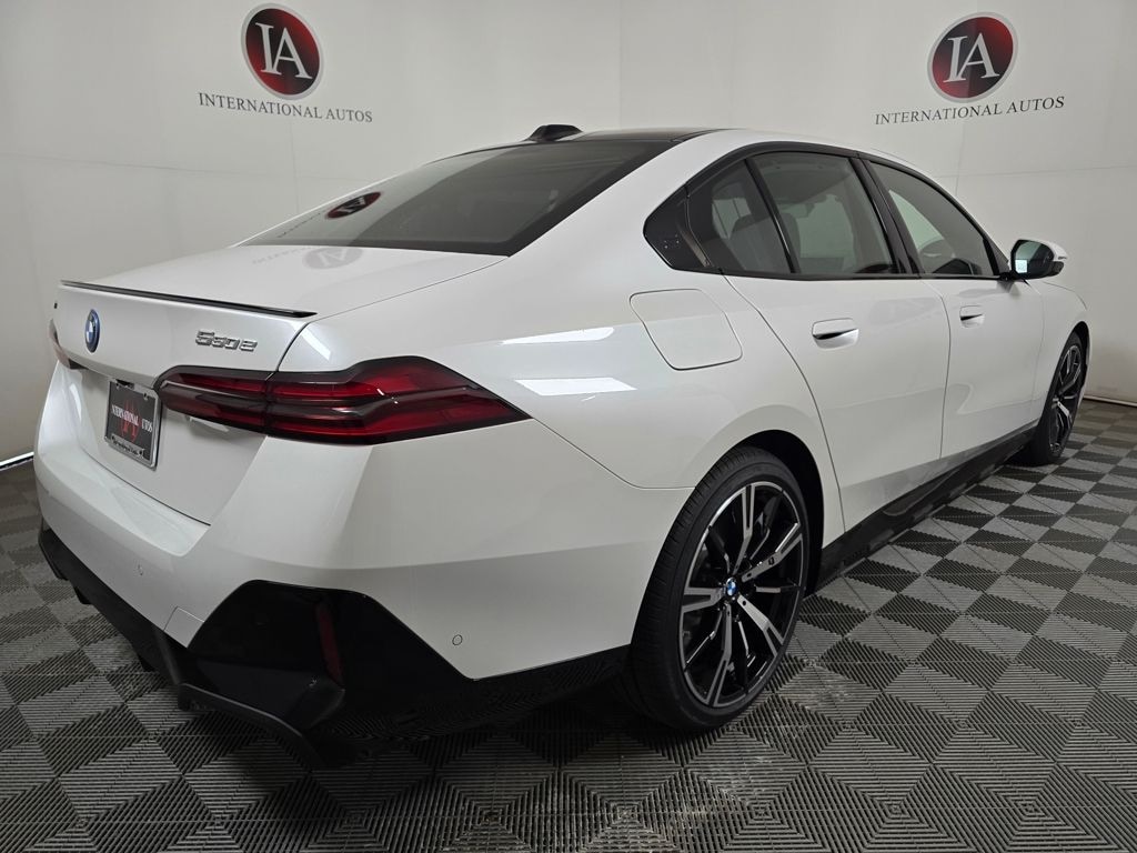 New 2027 BMW 550e xDrive Sedan
