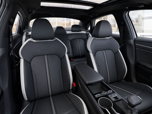 2026 Kia K5 GT-Line - Photo 14
