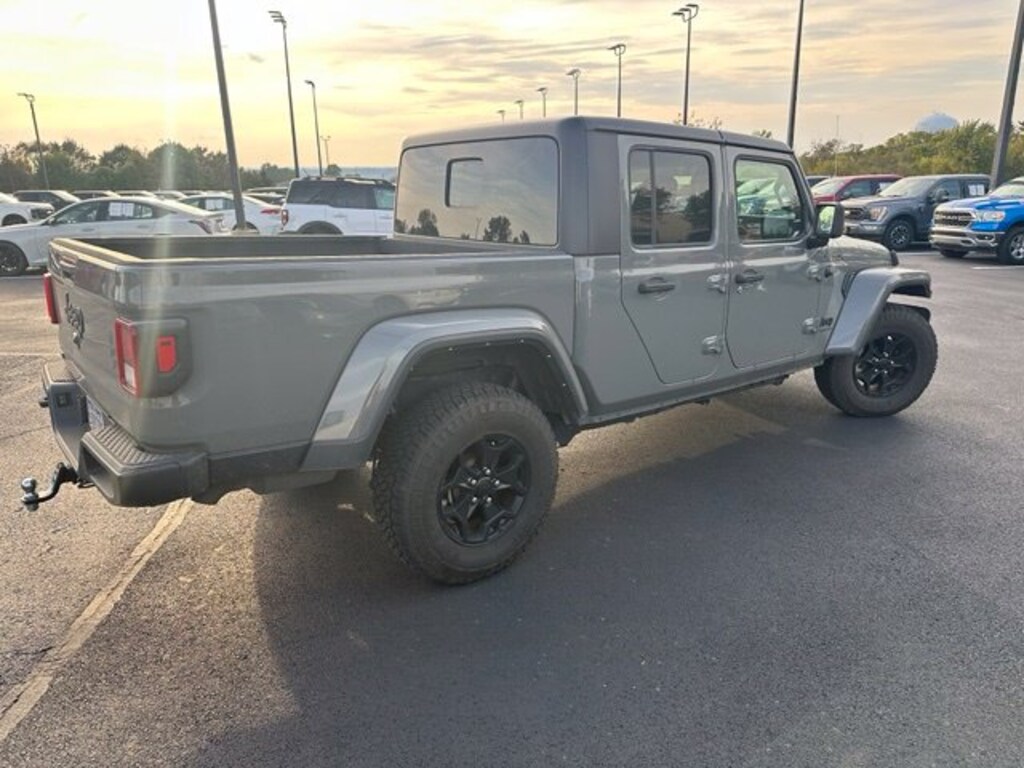 Used 2021 Jeep Gladiator Sport Truck Crew Cab