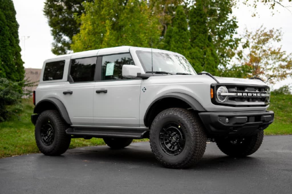New 2026 Ford Bronco Outer Banks SUV