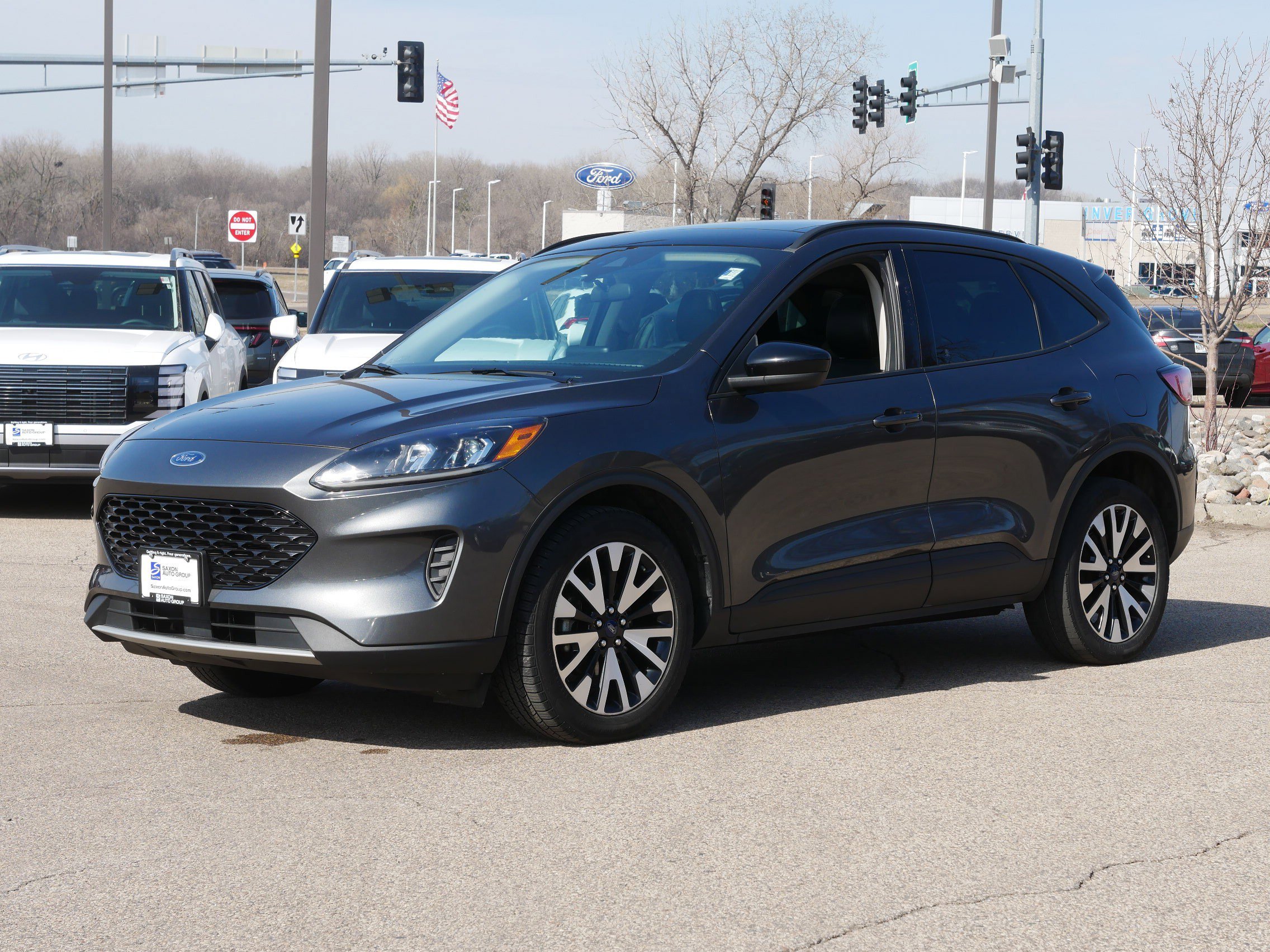 Used 2020 Ford Escape SE with VIN 1FMCU9BZ5LUA56736 for sale in Inver Grove Heights, Minnesota