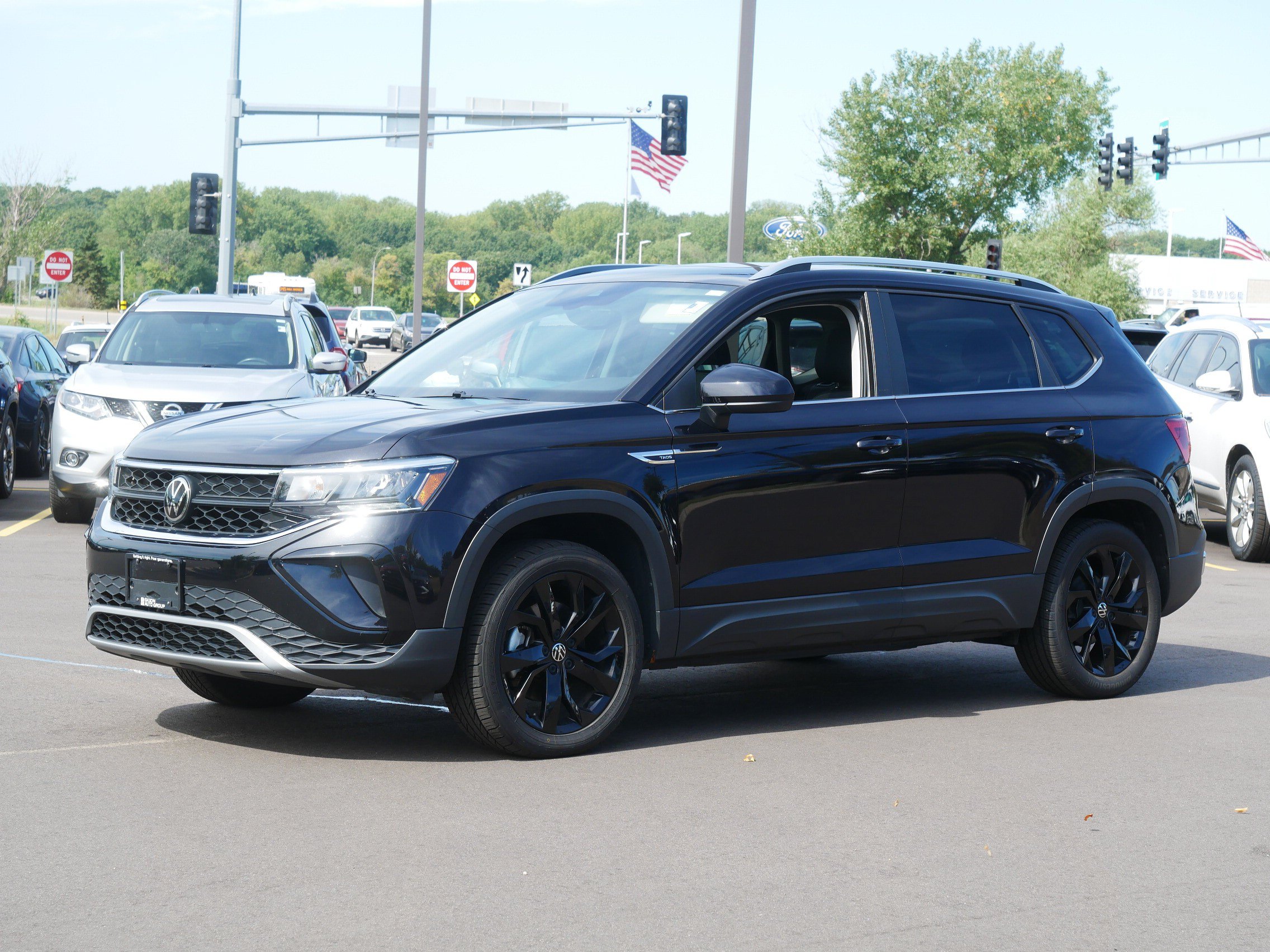 Used 2023 Volkswagen Taos SE with VIN 3VVNX7B23PM321189 for sale in Inver Grove Heights, Minnesota