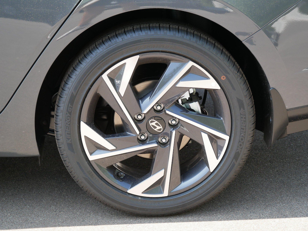 New 2026 Hyundai Elantra Hybrid Limited Sedan