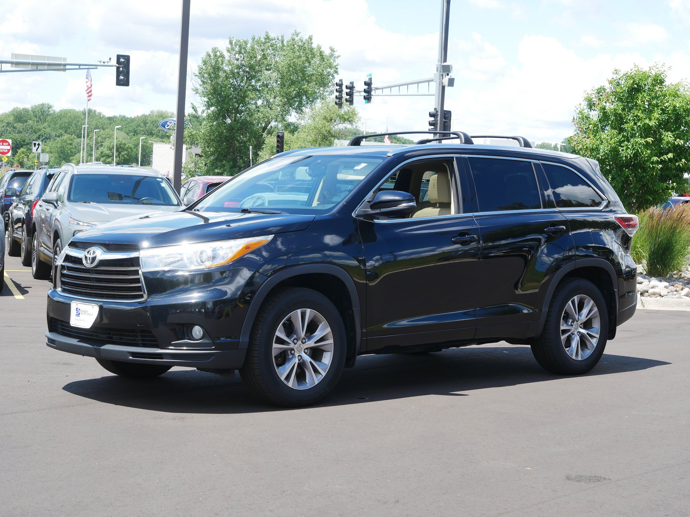 Used 2015 Toyota Highlander XLE with VIN 5TDJKRFH9FS208576 for sale in Inver Grove Heights, Minnesota