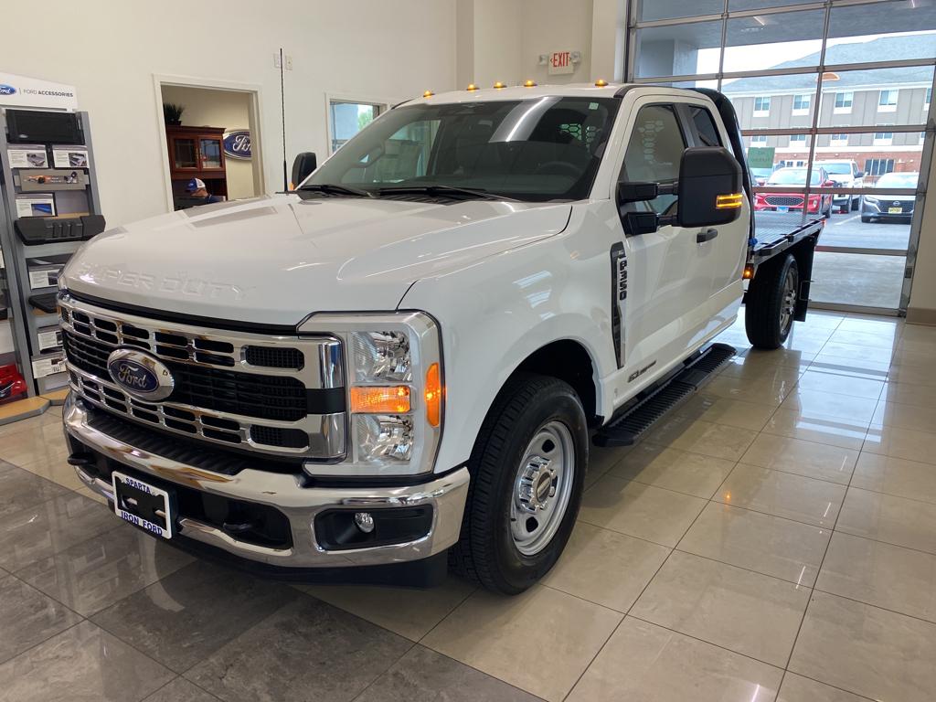 2023 Ford F-350 Super Duty Chassis Cab