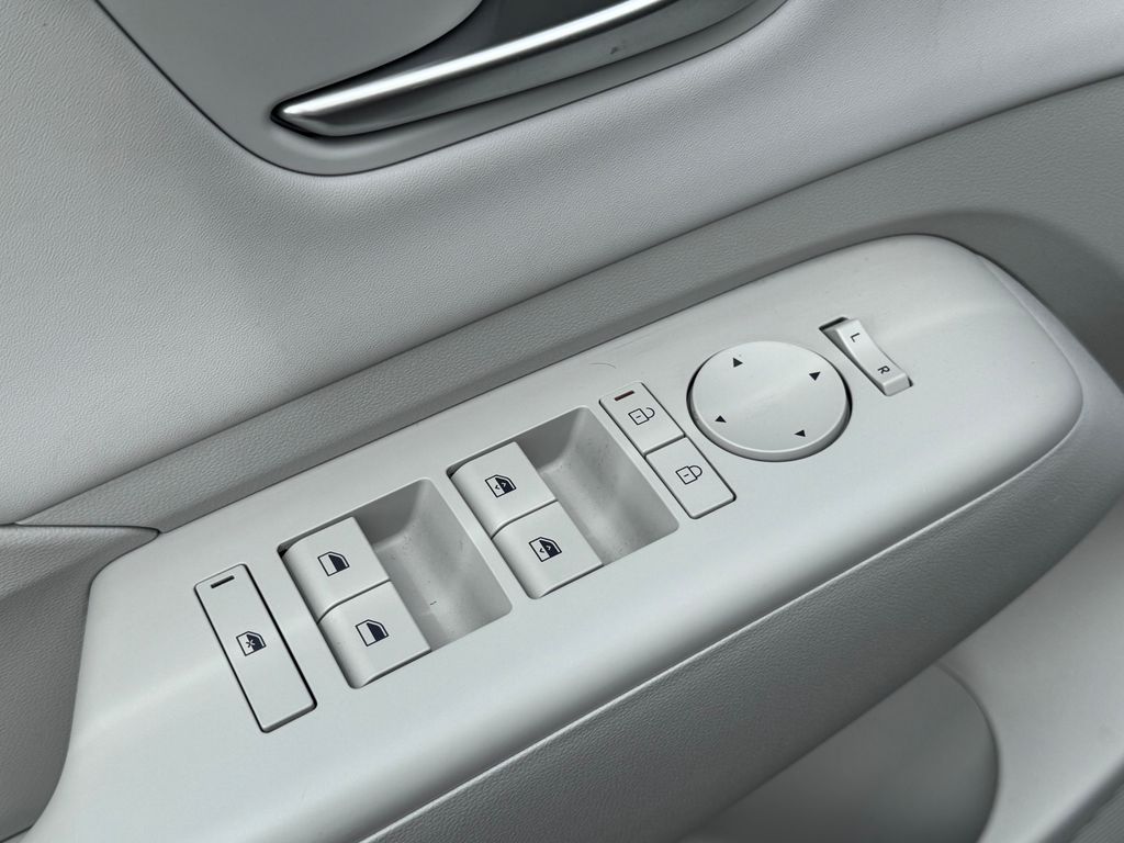 2026 Hyundai Kona SEL Premium - Photo 15