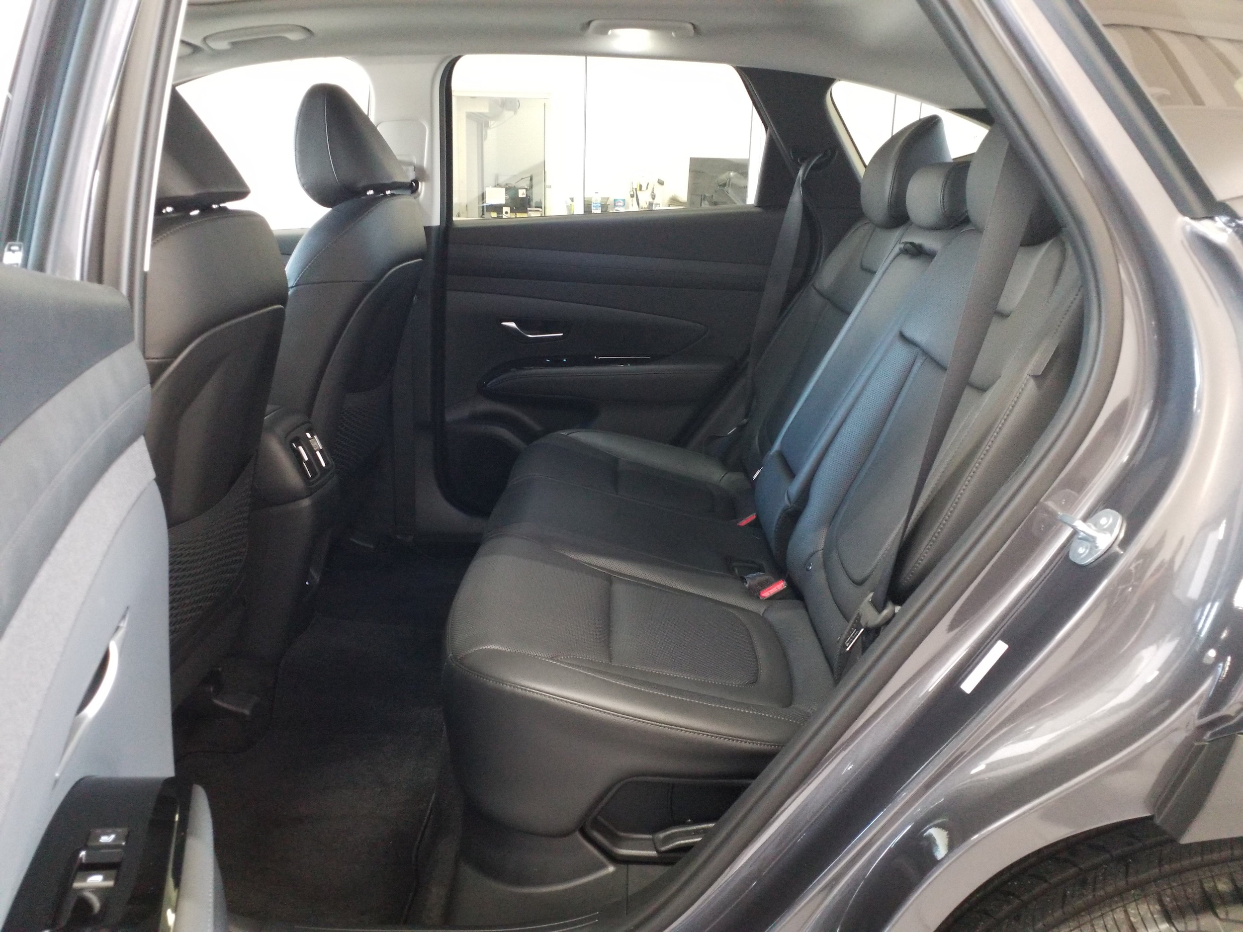 2025 Hyundai Tucson Limited - Photo 13