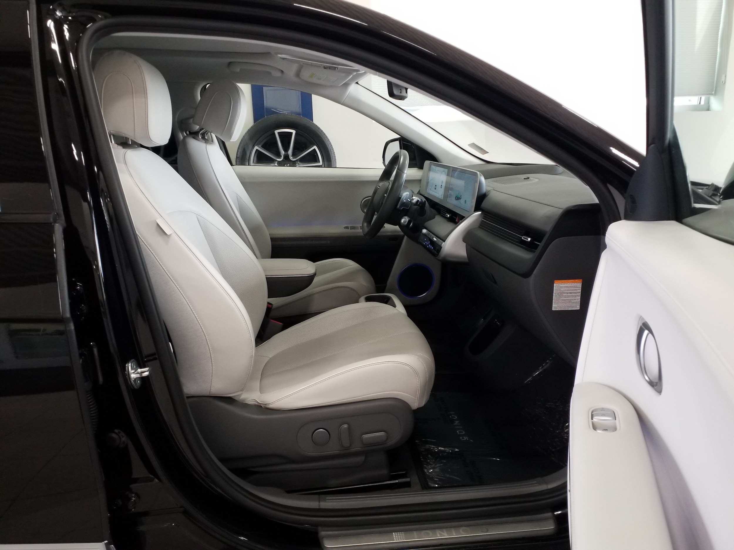 2023 Hyundai IONIQ 5 Limited - Photo 16