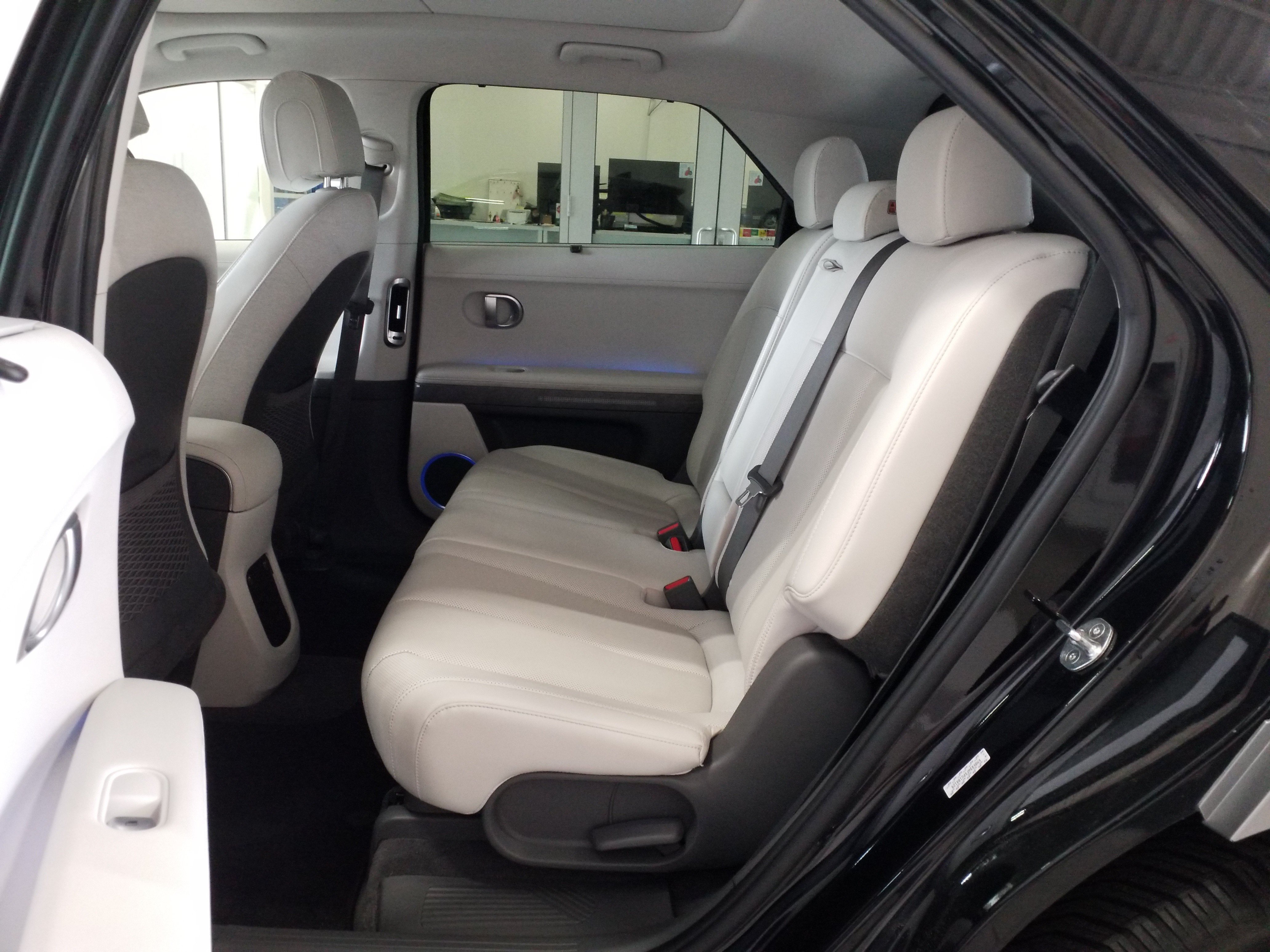 2023 Hyundai IONIQ 5 Limited - Photo 13