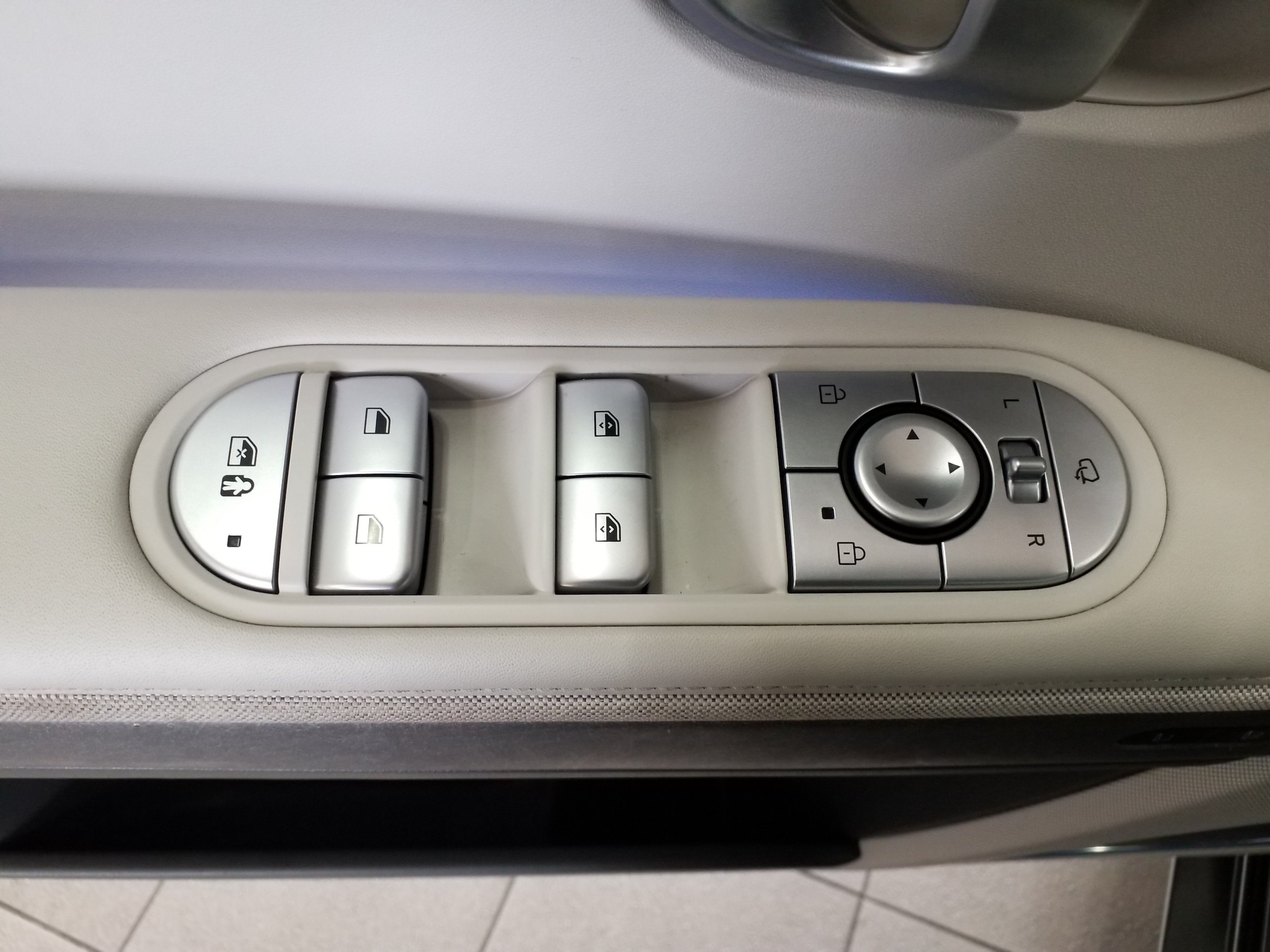2023 Hyundai IONIQ 5 Limited - Photo 11