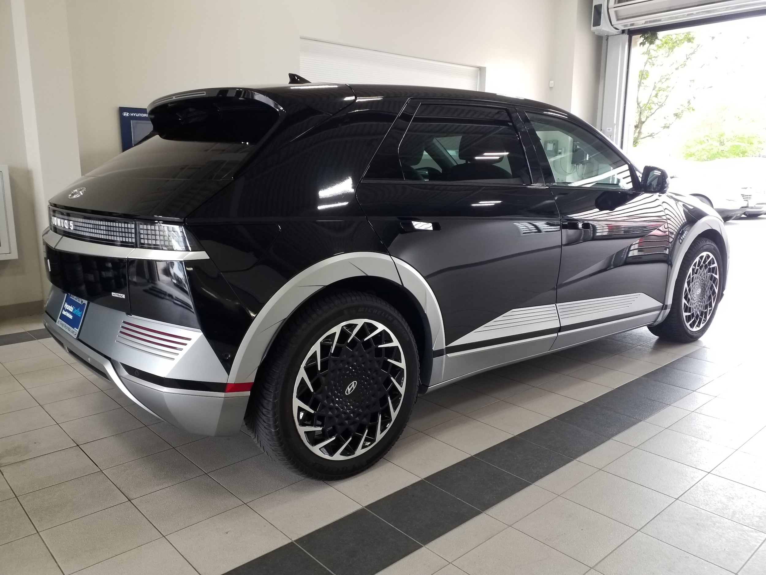 2023 Hyundai IONIQ 5 Limited - Photo 19