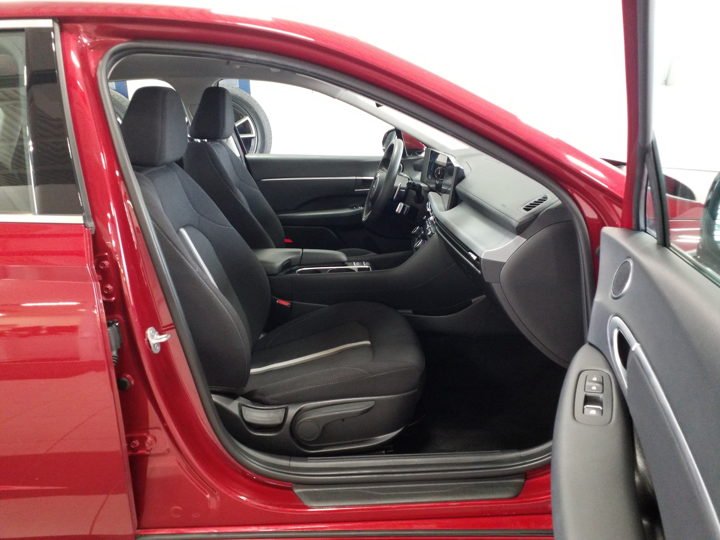2025 Hyundai Sonata SEL - Photo 14