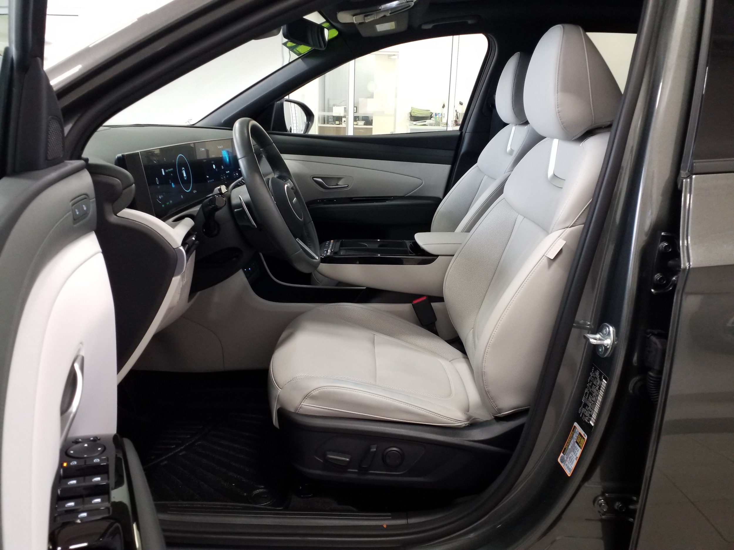 2026 Hyundai Tucson Limited - Photo 12