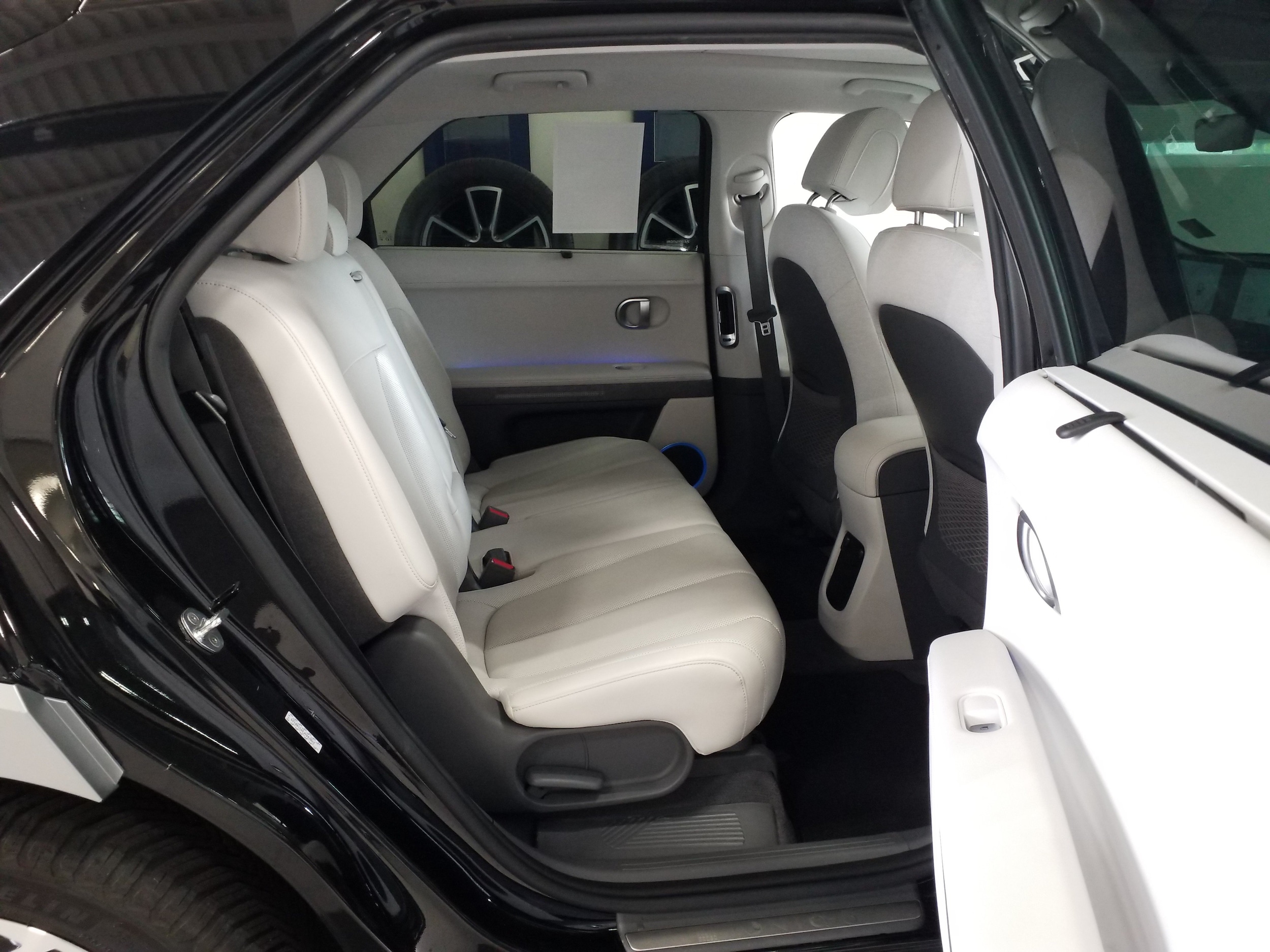 2023 Hyundai IONIQ 5 Limited - Photo 15