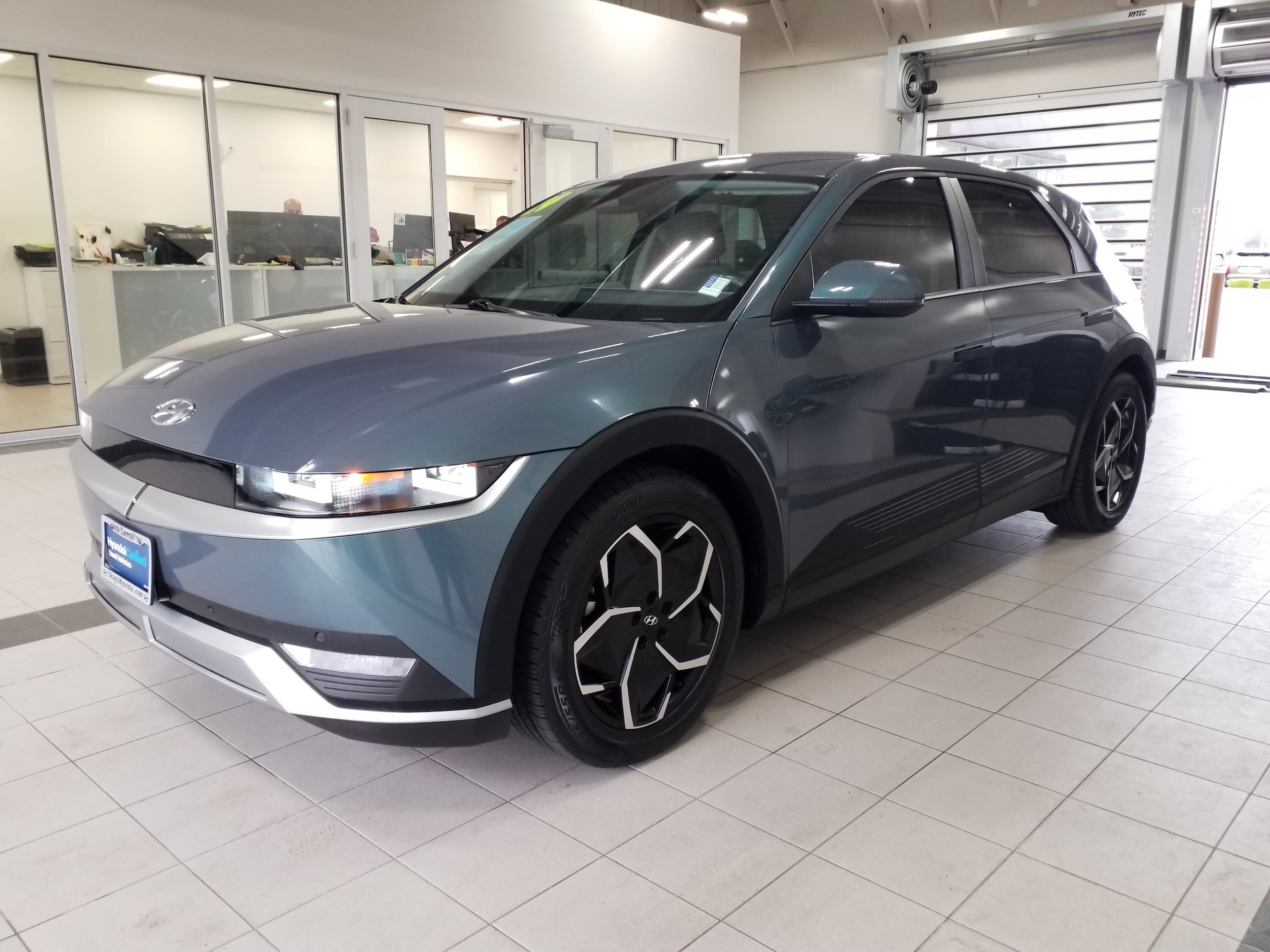 2024 Hyundai IONIQ 5 SEL - Photo 2