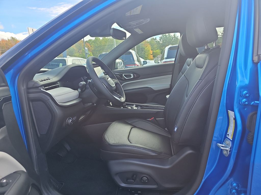 2025 Jeep Compass Limited - Photo 11