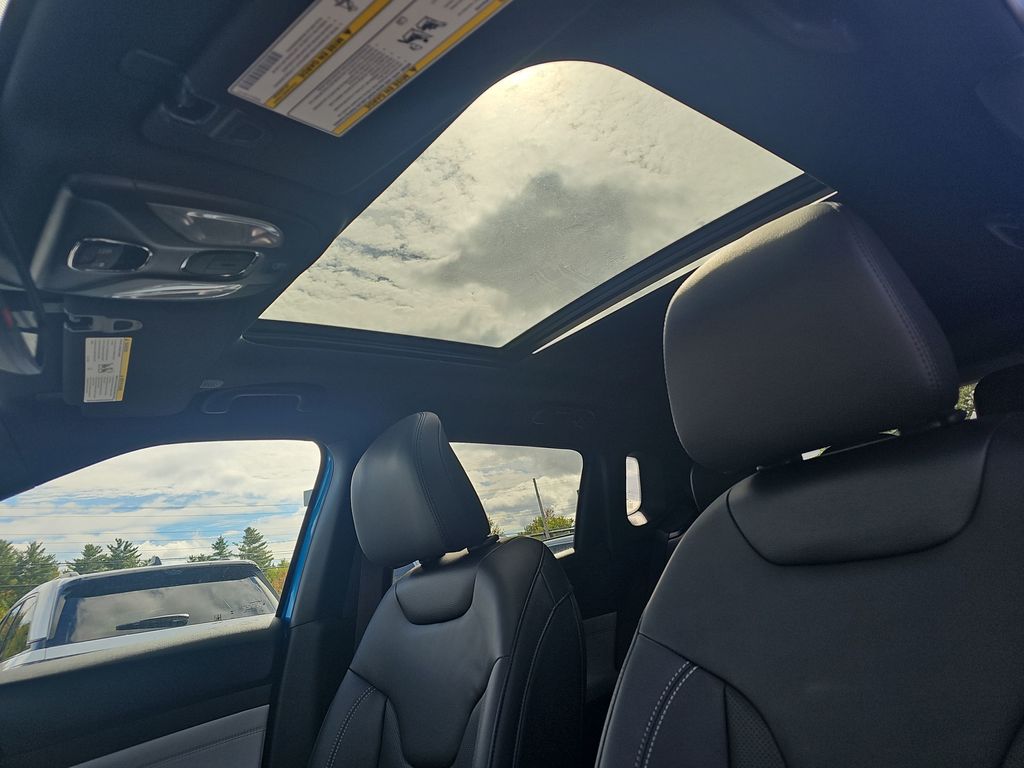 2025 Jeep Compass Limited - Photo 24