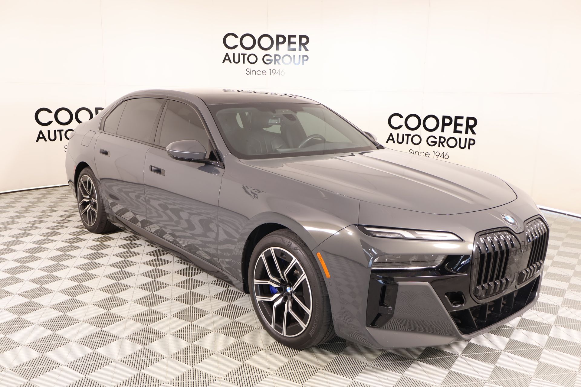 2023 BMW 7 Series 740i