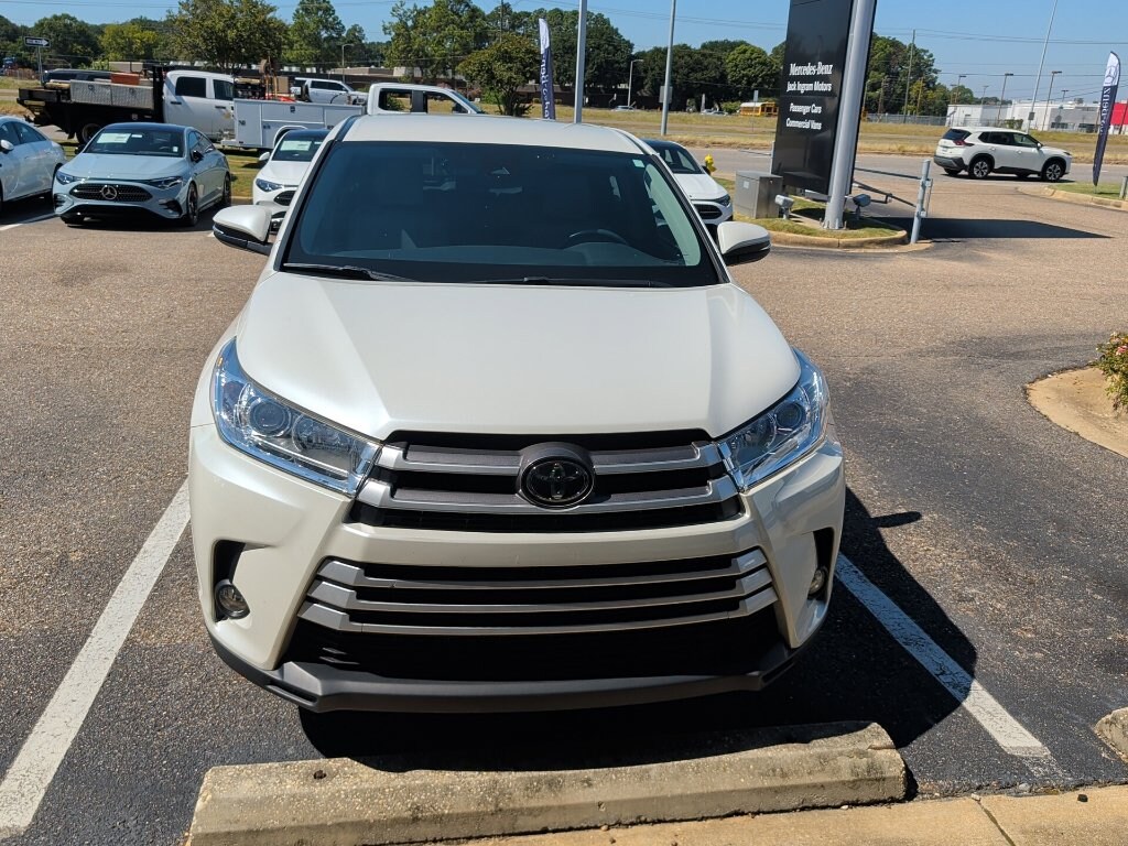 Used 2019 Toyota Highlander LE Plus V6 SUV