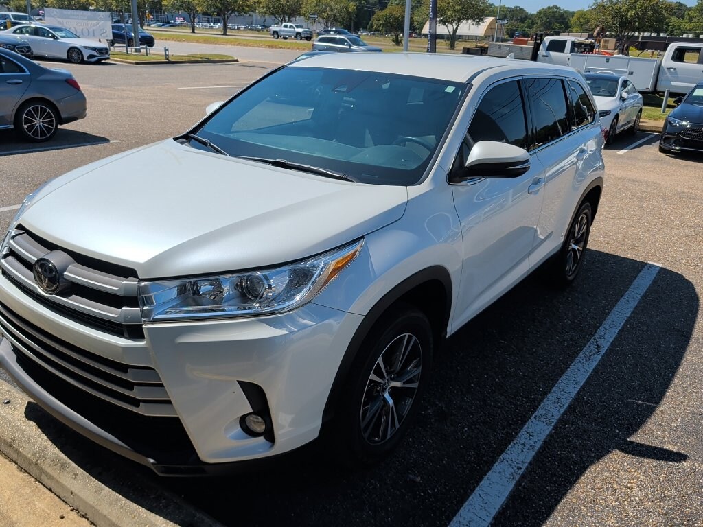 Used 2019 Toyota Highlander LE Plus V6 SUV