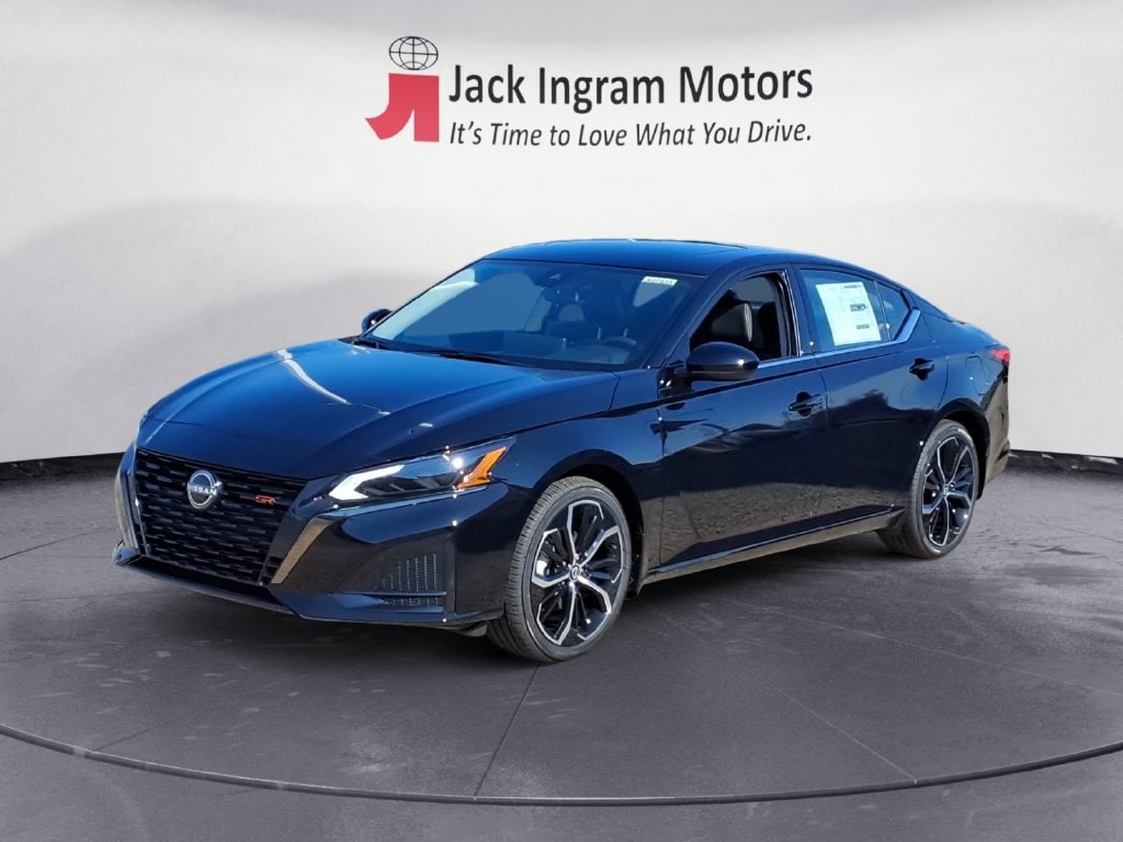 2025 Nissan Altima SR