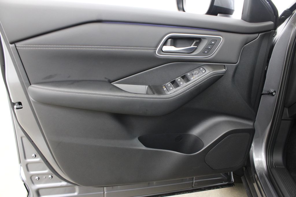 2026 Nissan Rogue Platinum - Photo 16
