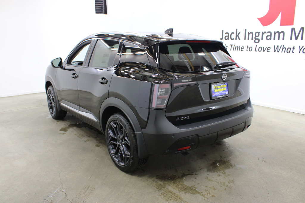 New 2027 Nissan Kicks SR SUV
