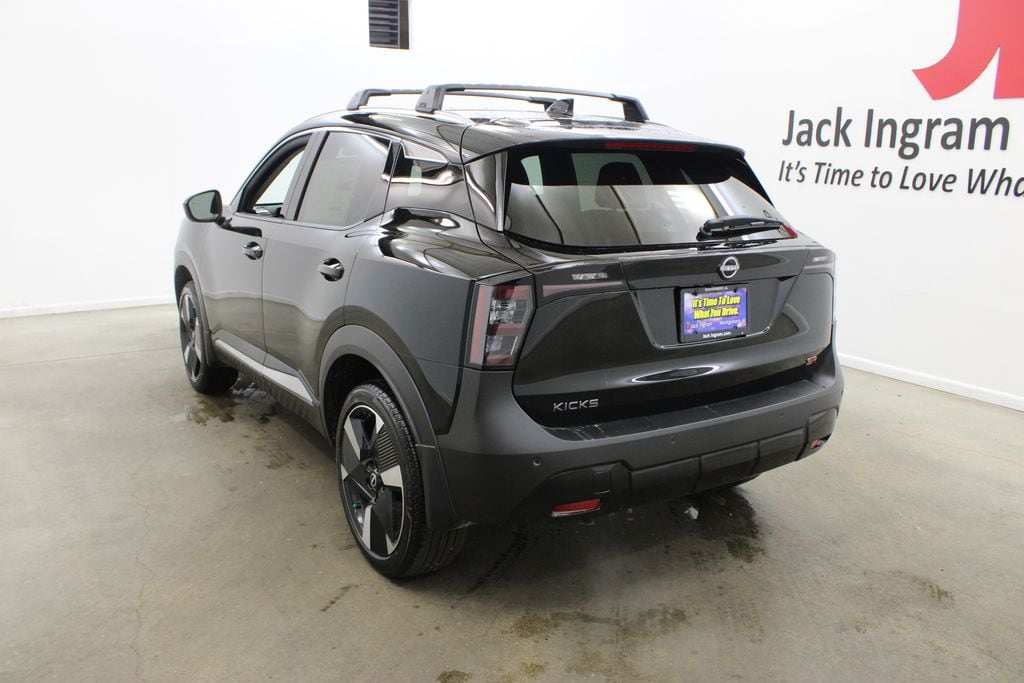 New 2026 Nissan Kicks SR SUV