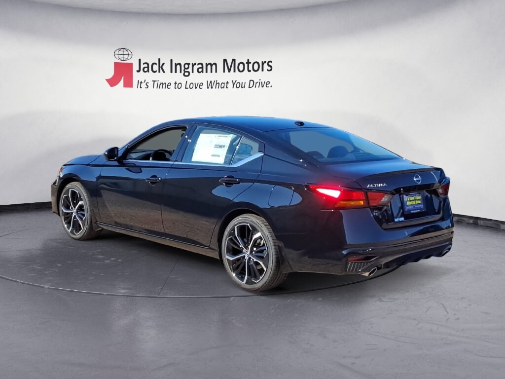 Used 2025 Nissan Altima SR Sedan