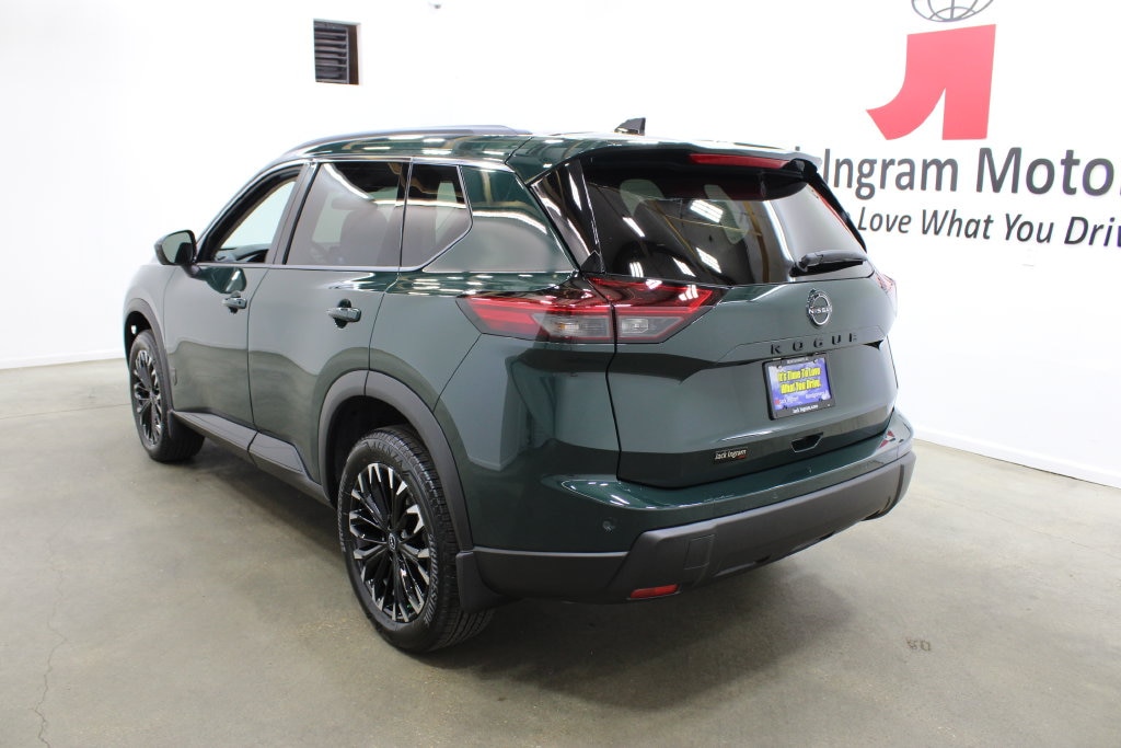 New 2027 Nissan Rogue Dark Armor SUV