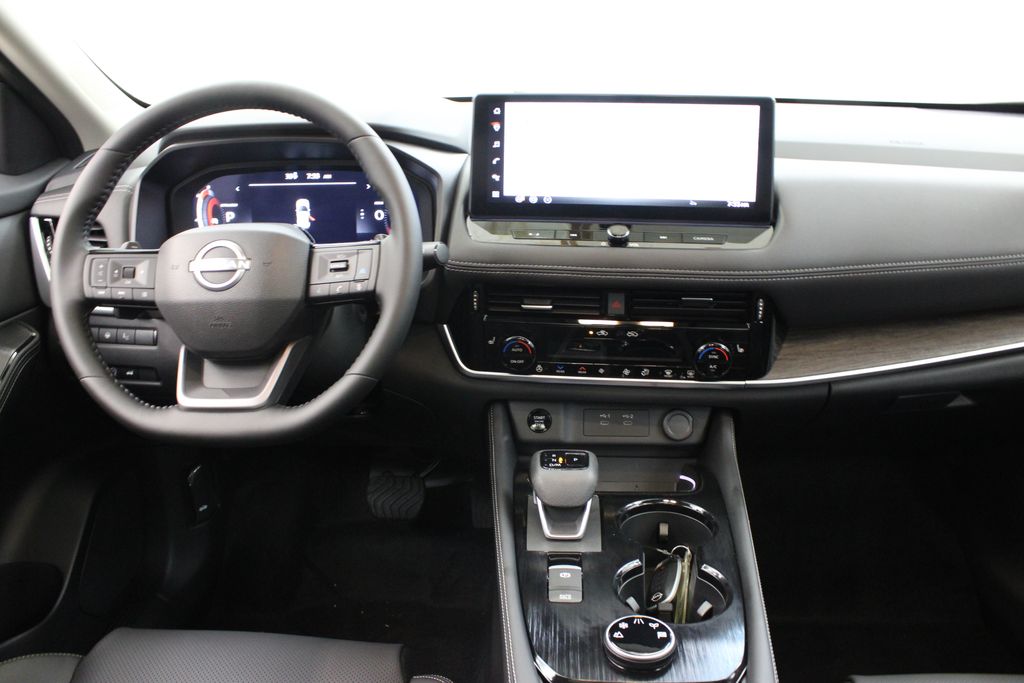 2026 Nissan Rogue Platinum - Photo 8